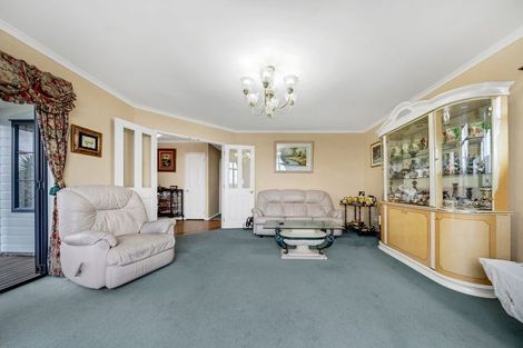 Photo of property in 5 Figtree Terrace, Goodwood Heights, Auckland, 2105