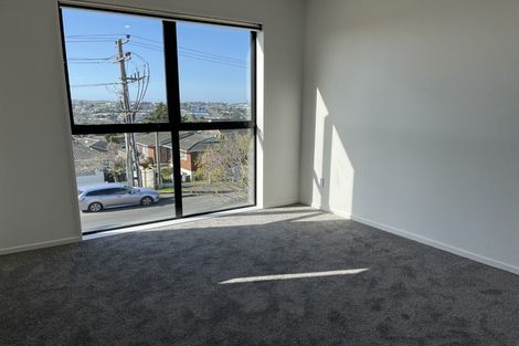 Photo of property in 4d Hepburn Road, Glendene, Auckland, 0602