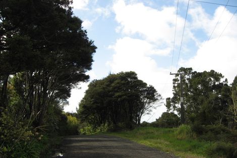 Photo of property in 26 Shirley Road, Parau, Auckland, 0604