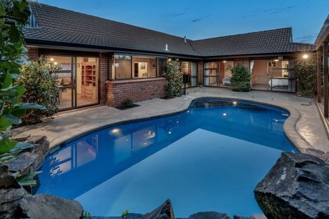 Photo of property in 6 Citation Way, Botany Downs, Auckland, 2010