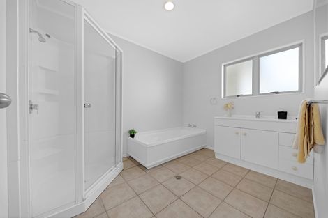 Photo of property in 2/105 Carnoustie Drive, Wattle Downs, Auckland, 2103