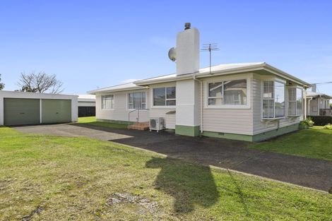 Photo of property in 42 Queens Road, Glen Avon, New Plymouth, 4312