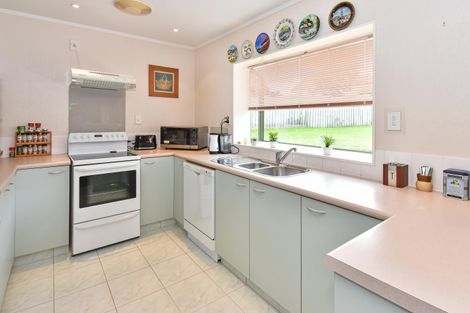 Photo of property in 15 Tonson Place, Weymouth, Auckland, 2103
