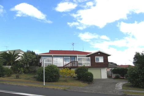 Photo of property in 96 Unsworth Drive, Unsworth Heights, Auckland, 0632