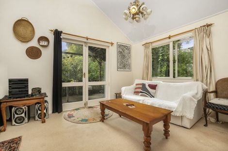 Photo of property in 15 Wyvern Place, Glenfield, Auckland, 0629