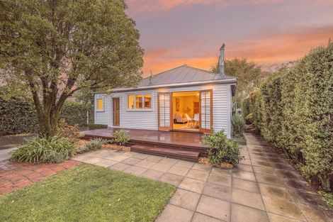 Photo of property in 48 Woodville Street, Edgeware, Christchurch, 8013