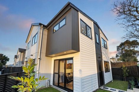 Photo of property in 37b Flanshaw Road, Te Atatu South, Auckland, 0610