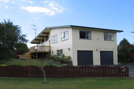 Photo of property in 49 Rosewarne Crescent, Glendene, Auckland, 0602