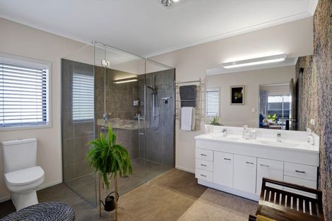 Photo of property in 59 Lismore Street, Merrilands, New Plymouth, 4312