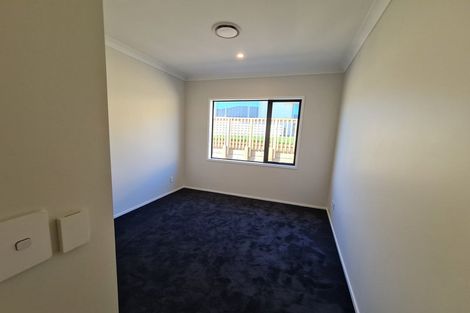 Photo of property in Queen Charlotte Drive, Aotea, Porirua, 5024