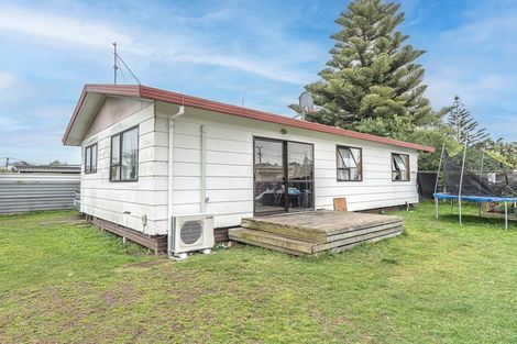 Photo of property in 35 Carson Street, Castlecliff, Whanganui, 4501