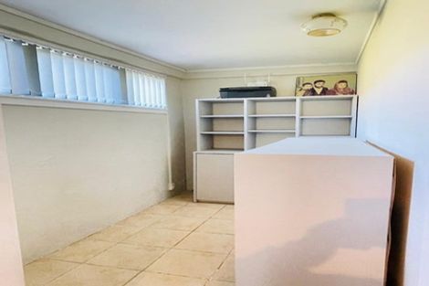 Photo of property in 31 Te Atatu Road, Te Atatu South, Auckland, 0610