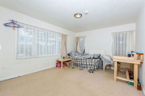 Photo of property in 5 Toru Street, Te Atatu Peninsula, Auckland, 0610