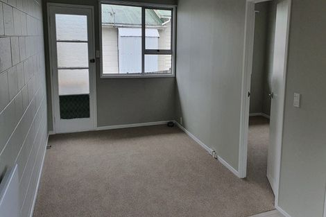 Photo of property in 21 Kamara Road, Glen Eden, Auckland, 0602