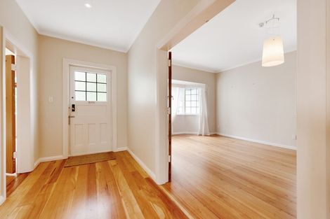 Photo of property in 16 Burnell Avenue, Thorndon, Wellington, 6011