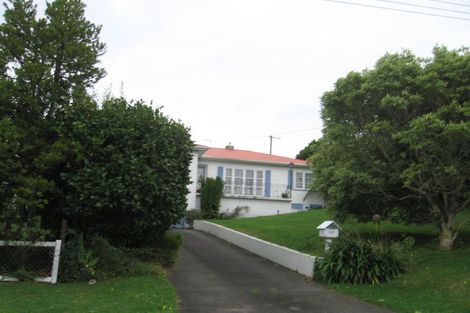 Photo of property in 33 Ranui Terrace, Tawa, Wellington, 5028