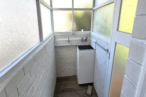 Photo of property in 1/24 Knights Road, Rothesay Bay, Auckland, 0630