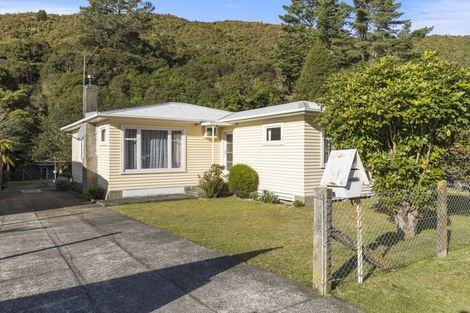 Photo of property in 17 Sunny Grove, Wainuiomata, Lower Hutt, 5014