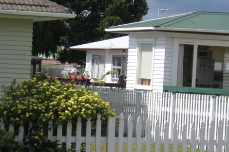 Photo of property in 1/75 Archibald Road, Kelston, Auckland, 0602