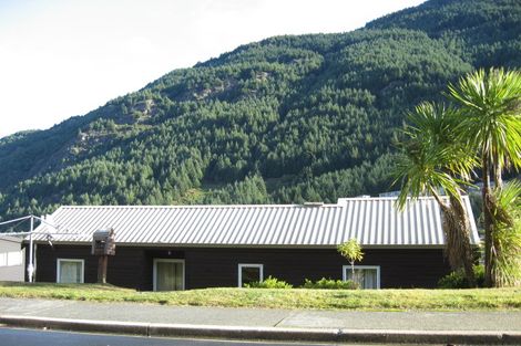 Photo of property in 12 Mackinnon Terrace, Sunshine Bay, Queenstown, 9300