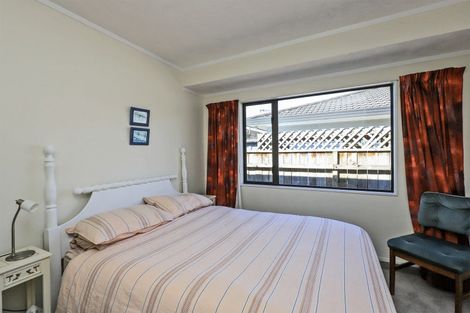 Photo of property in 21 Hyatt Grove, Greenmeadows, Napier, 4112