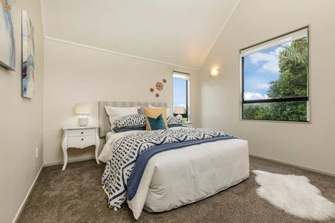 Photo of property in 33 Waipuia Place, Greenhithe, Auckland, 0632