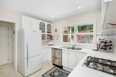 Photo of property in 39 Sunrise Boulevard, Tawa, Wellington, 5028