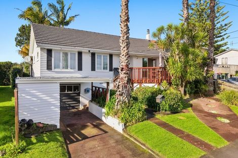 Photo of property in 44 Farquhar Road, Glendene, Auckland, 0602