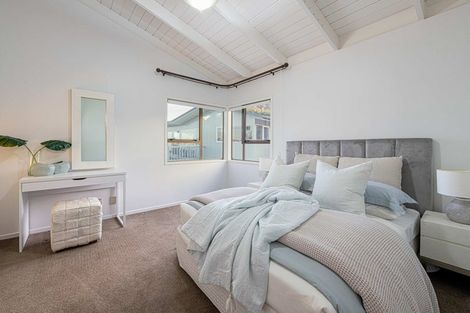 Photo of property in 35 Sylvan Park Avenue, Milford, Auckland, 0620