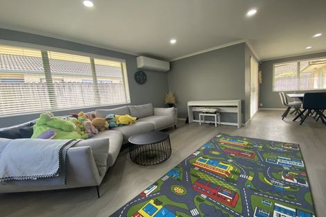 Photo of property in 8 Marlon Lane, East Tamaki, Auckland, 2016