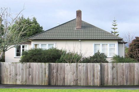 Photo of property in 16 Anderson Street, Hokowhitu, Palmerston North, 4410