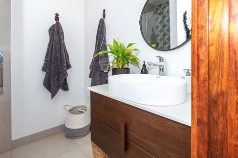 Photo of property in 1 Summer Lane, Tairua, 3508