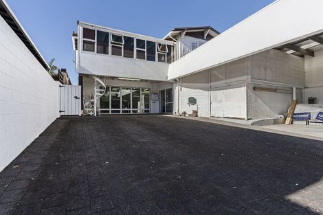 Photo of property in 219 Devon Street West, New Plymouth, 4310
