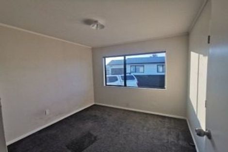 Photo of property in 28 Barneys Farm Road, Clendon Park, Auckland, 2103