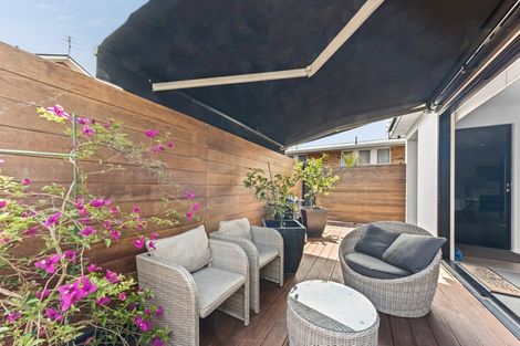 Photo of property in 252 Courtenay Street, Strandon, New Plymouth, 4312