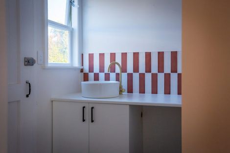 Photo of property in 26b Clinton Avenue, Te Atatu Peninsula, Auckland, 0610