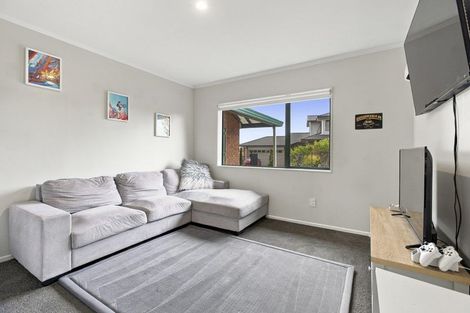 Photo of property in 9 Sandel Rise, Merrilands, New Plymouth, 4312
