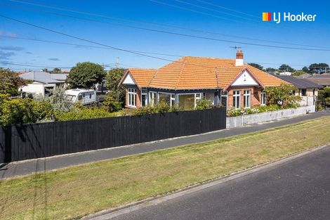Photo of property in 85 Hargest Crescent, Saint Clair, Dunedin, 9012