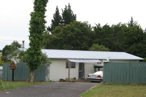 Photo of property in 1/21 St Margaret Place, West Harbour, Auckland, 0618