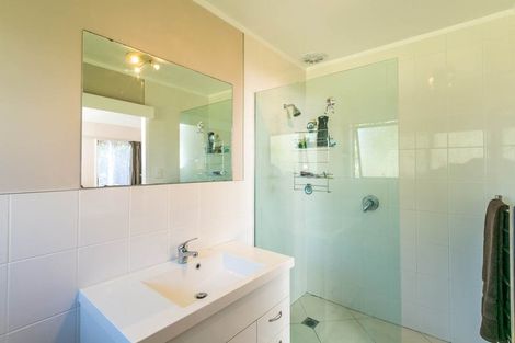 Photo of property in 13 Matuhi Rise, Henderson, Auckland, 0612