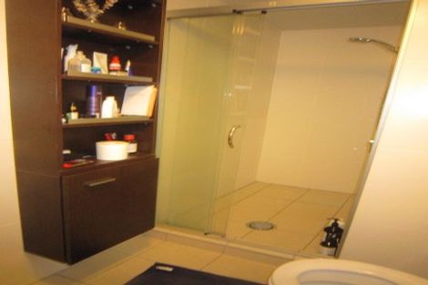 Photo of property in 72 Oriental Parade, Oriental Bay, Wellington, 6011