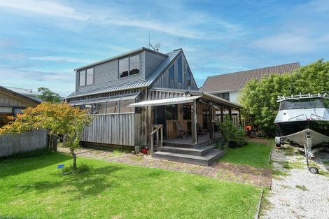 Photo of property in 1 The Esplanade, Eastern Beach, Auckland, 2012