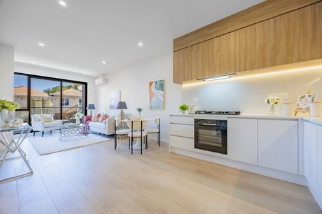 Photo of property in 17a John Jennings Drive, Oteha, Auckland, 0632