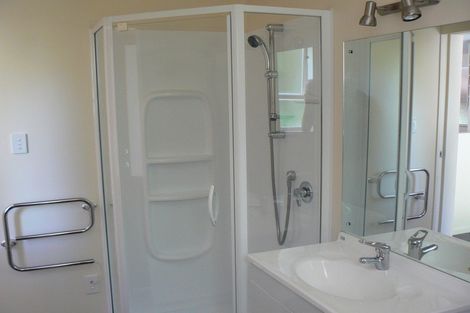 Photo of property in 1/9 Seaton Road, Murrays Bay, Auckland, 0630