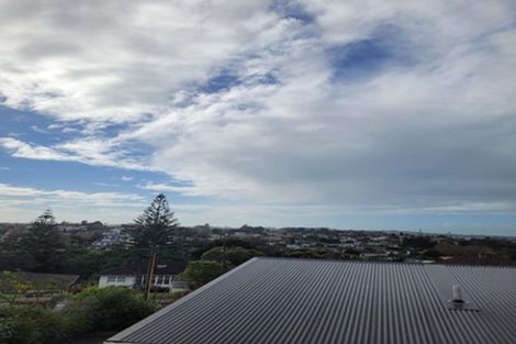 Photo of property in 2/23 Weldene Avenue, Glenfield, Auckland, 0629