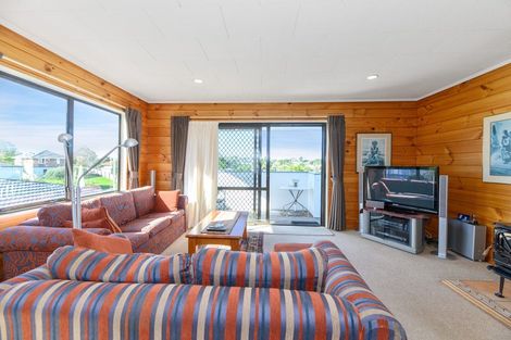 Photo of property in 2/10 Sirius Place, Botany Downs, Auckland, 2010