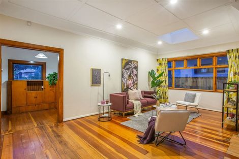 Photo of property in 5 Airlie Road, Plimmerton, Porirua, 5026