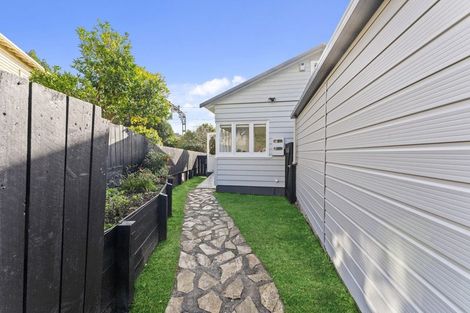 Photo of property in 24a Tahi Terrace, Glen Eden, Auckland, 0602