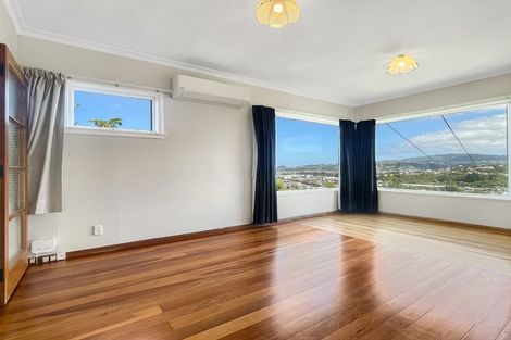 Photo of property in 108 Nevay Road, Karaka Bays, Wellington, 6022