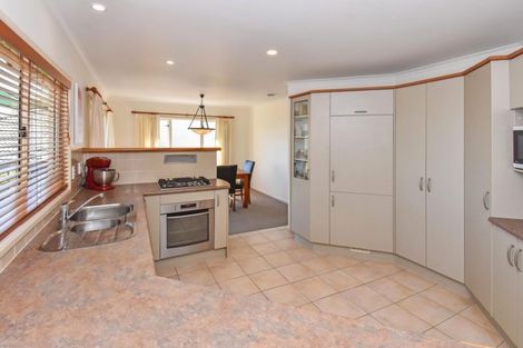 Photo of property in 17 Manara Place, The Gardens, Auckland, 2105